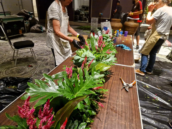 Taller de centro de mesa de flores frescas en Barcelona